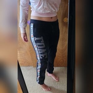 LowQ For UPCYCLING Love Sweatpants